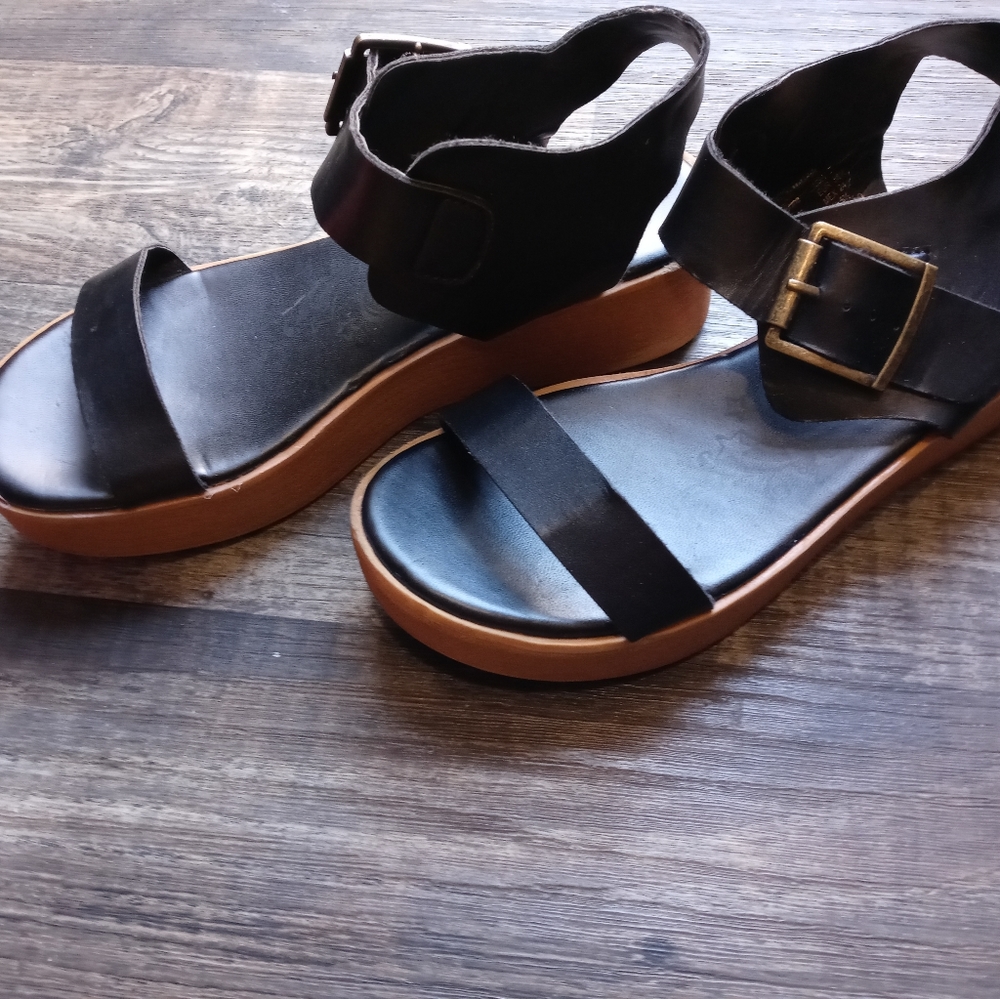 Sandals - Picture 3 of 3